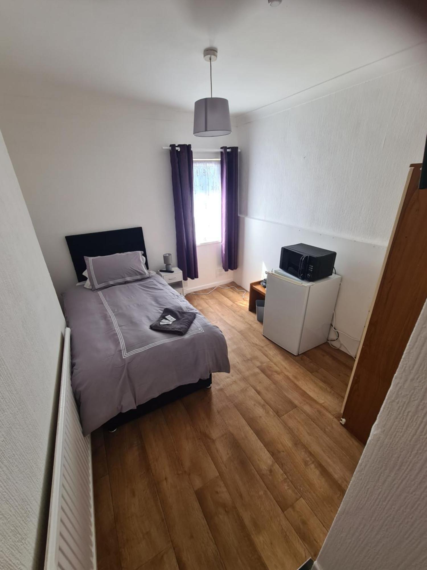 Tredegar Arms Budget Guesthouse For Walkers/Cyclists/Contractors/Traveler Мертир-Тидвилл Экстерьер фото