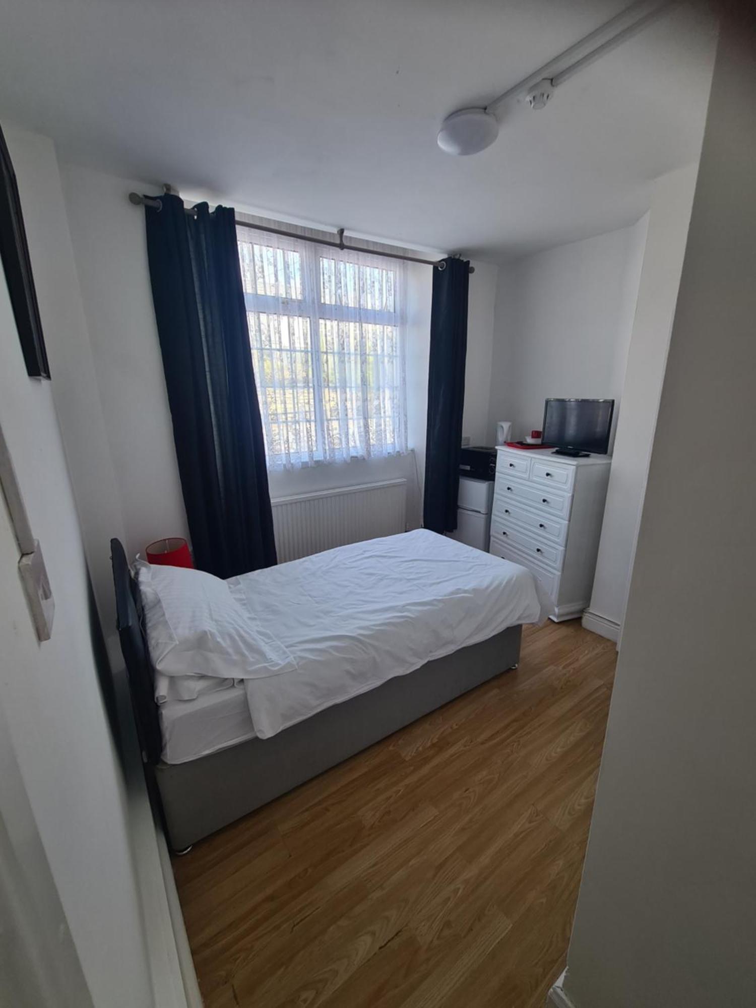 Tredegar Arms Budget Guesthouse For Walkers/Cyclists/Contractors/Traveler Мертир-Тидвилл Экстерьер фото